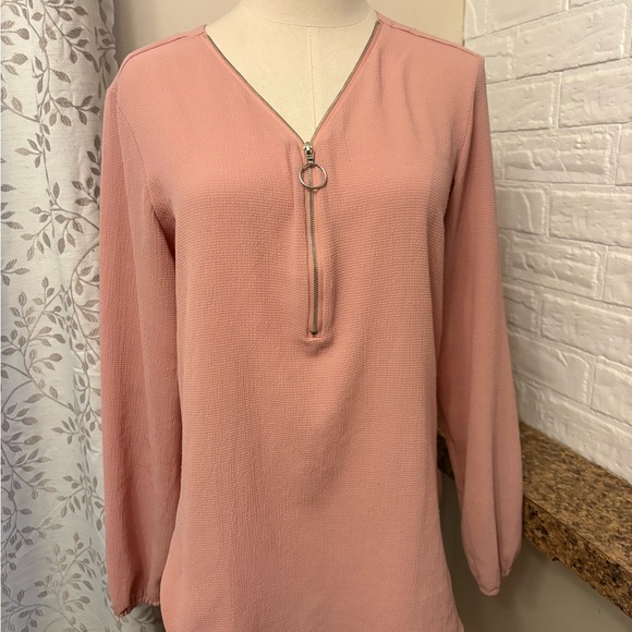 Valerie Stevens Tops - Elegant Pink Women's Top women’s small